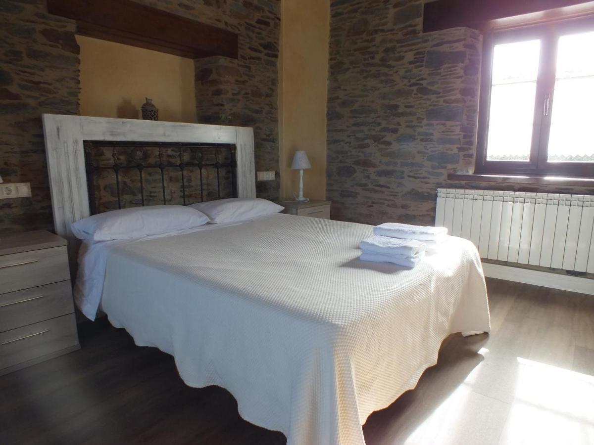 Apartamentos Puerta Del Castro Coana Kültér fotó